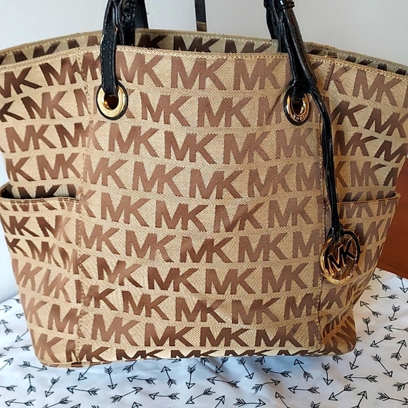 Michael Kors Handbags - Michael Kors purse